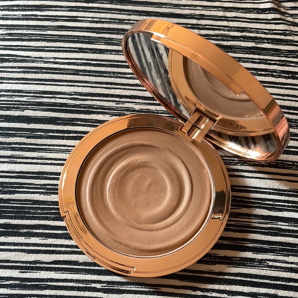 CHARLOTTE TILBURY BEAUTIFUL SKIN BRONZER (1 Fair)